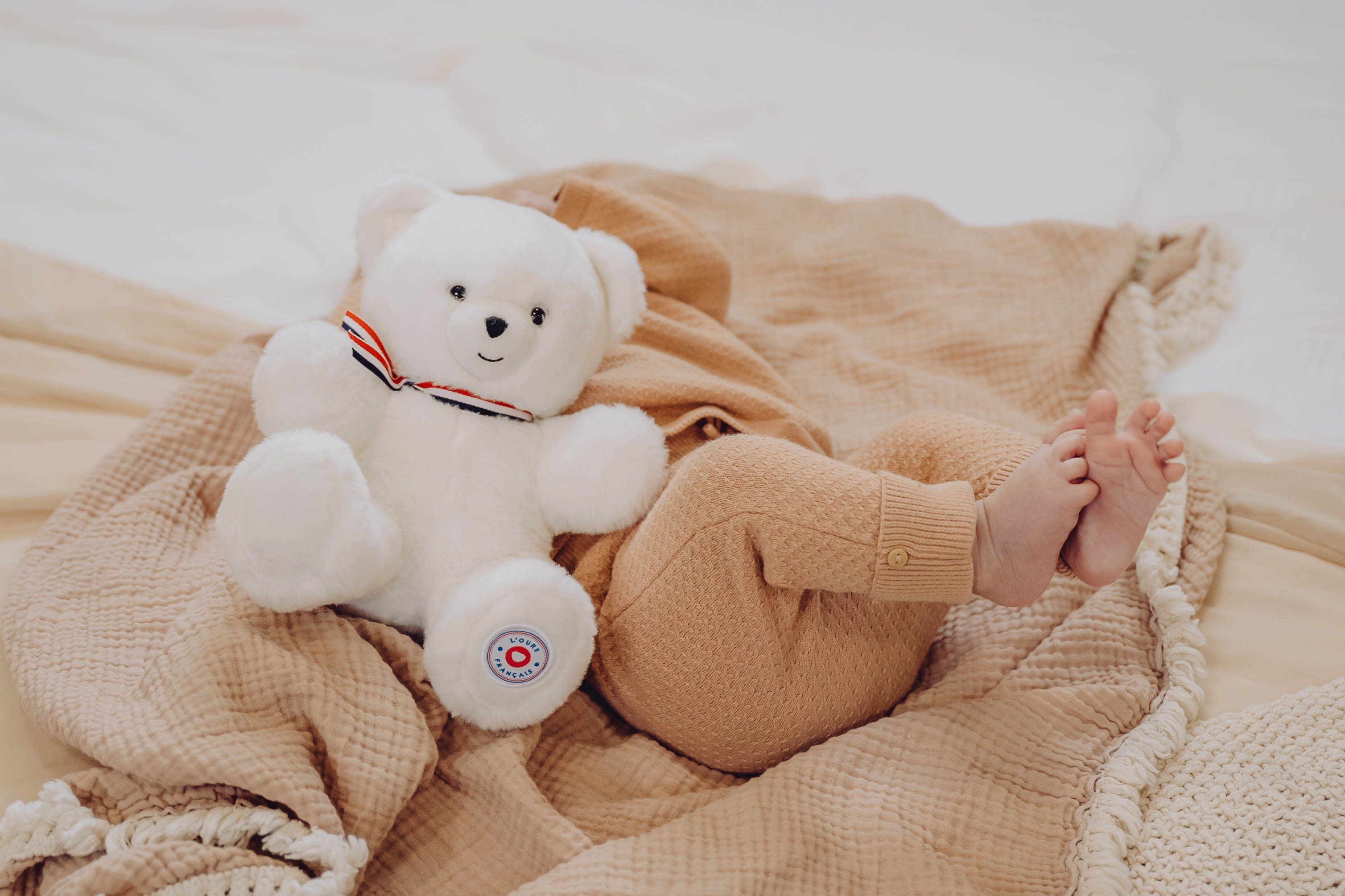 L'Ours Français - ours en peluche blanc avec bébé