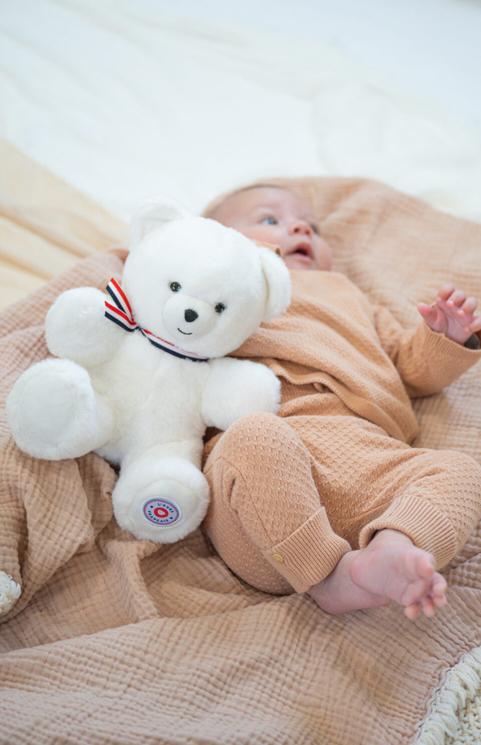 ours en peluche blanc et bébé