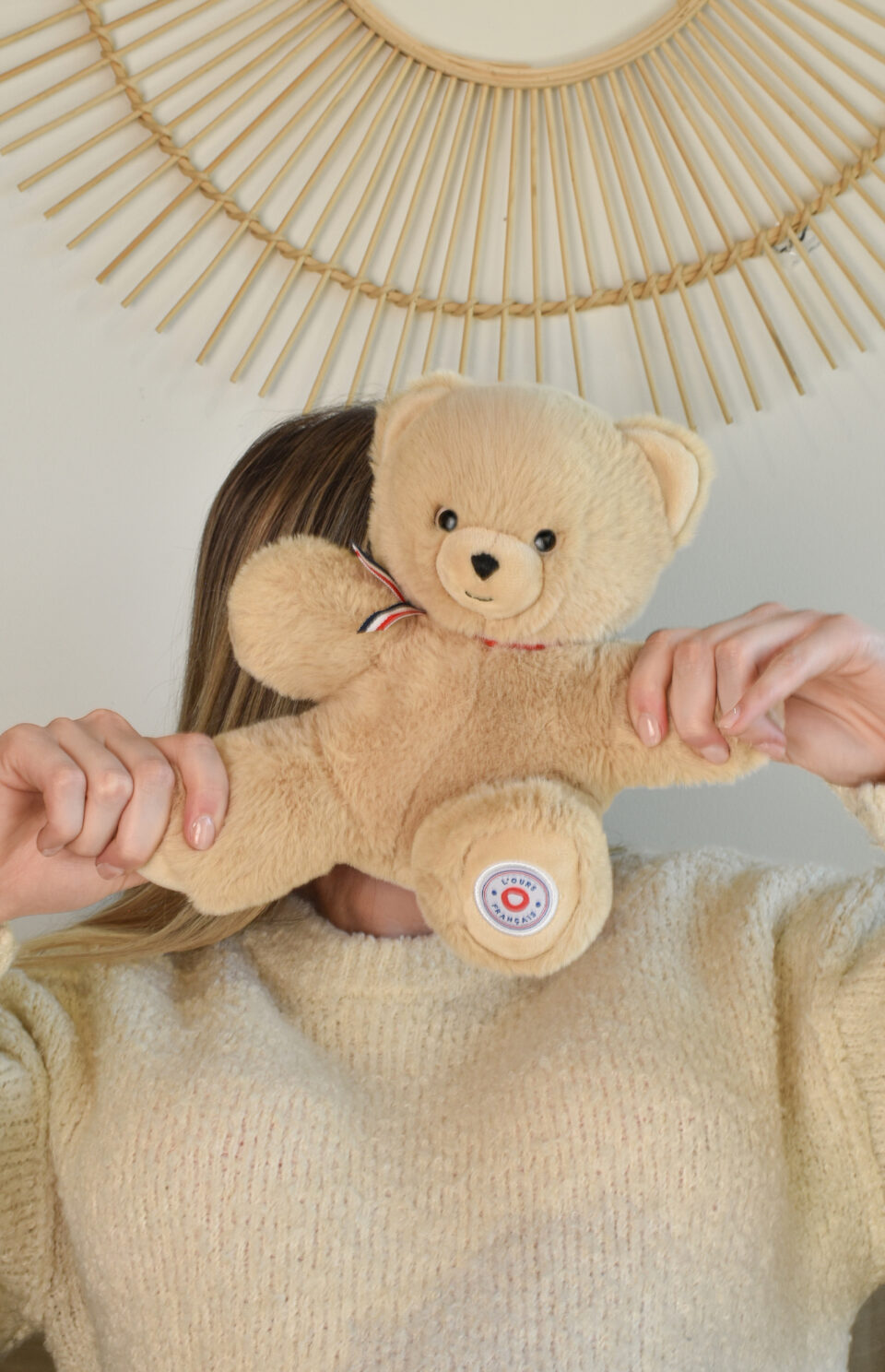 Petit ours beige articulé Fleximoov® avec sac offert – Peluche fabriquée en Bretagne