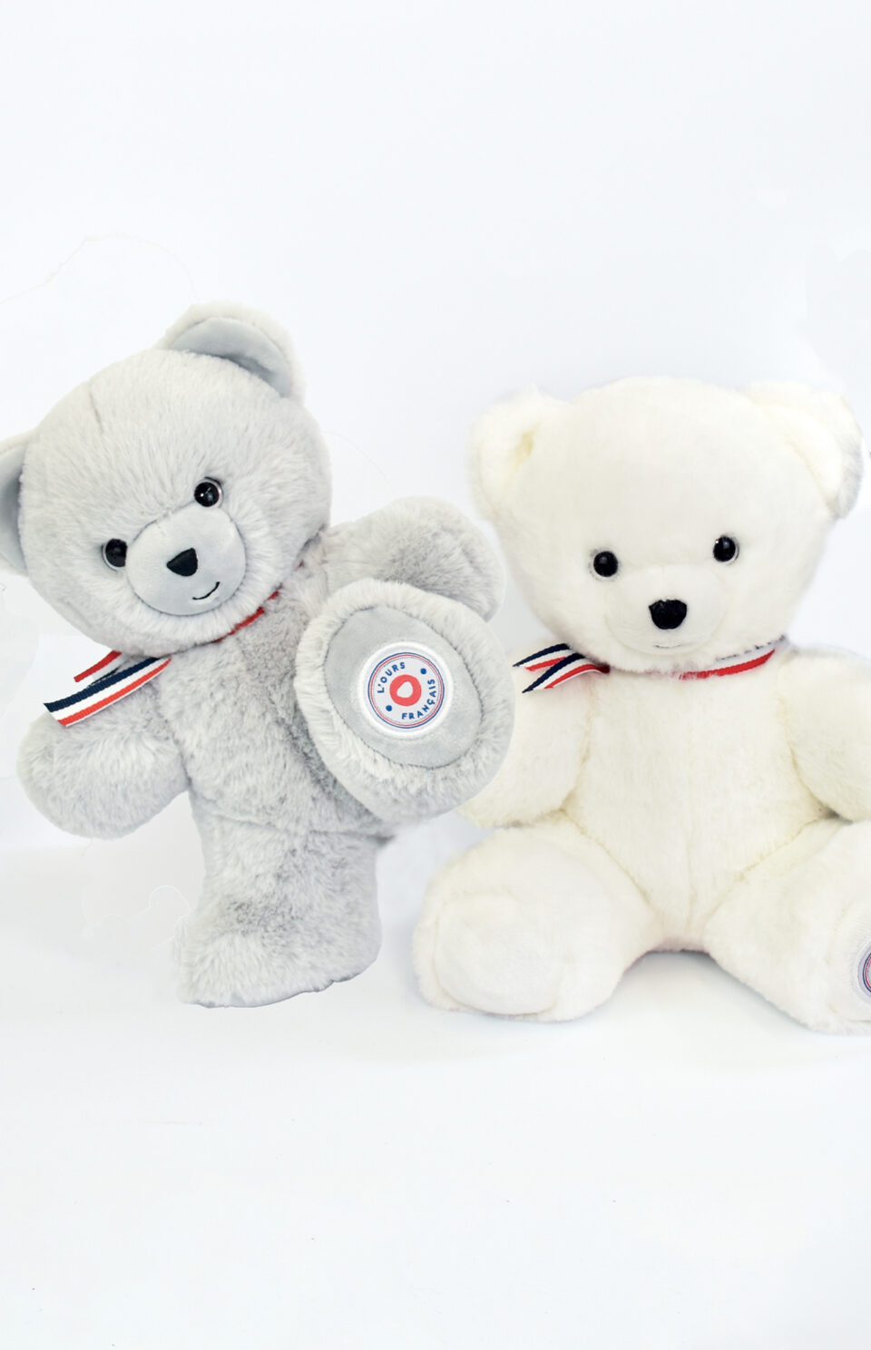 Deux Ours en peluche gris et blanc