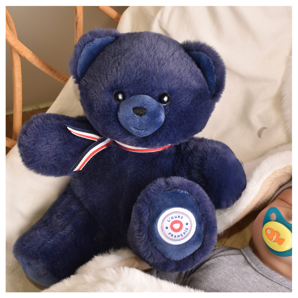 L'ours français - petit ours bleu marine 25cm ambiance