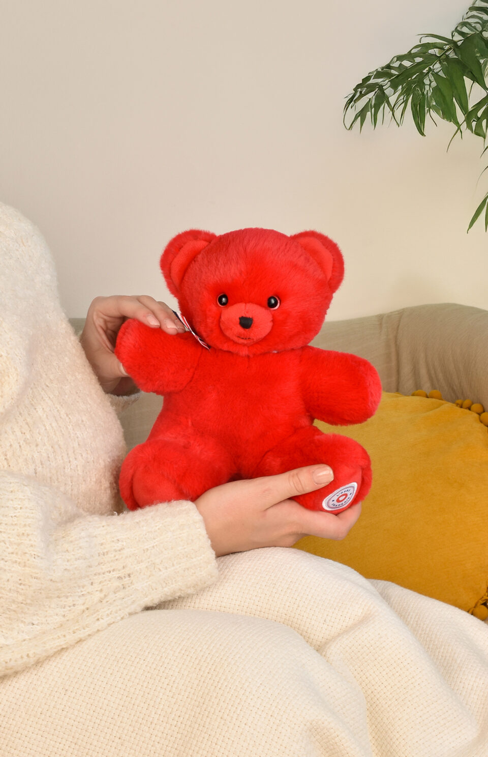 Petit Ours Rouge articulé assis – Peluche naissance made in France