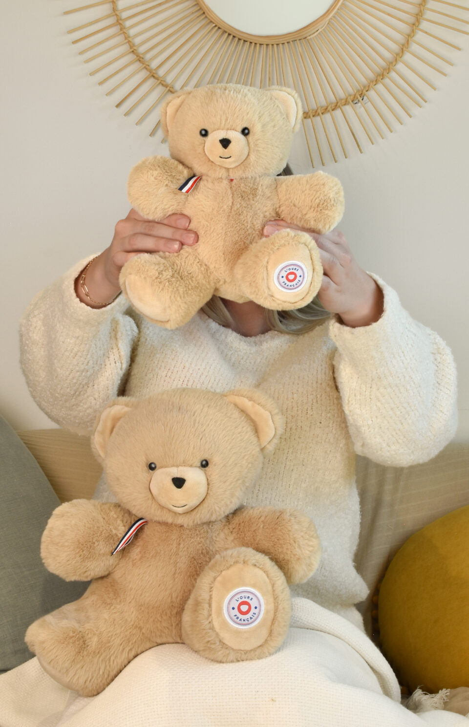 Cadeau bébé made in France : peluche ours beige 35 cm articulée avec sac en tissu