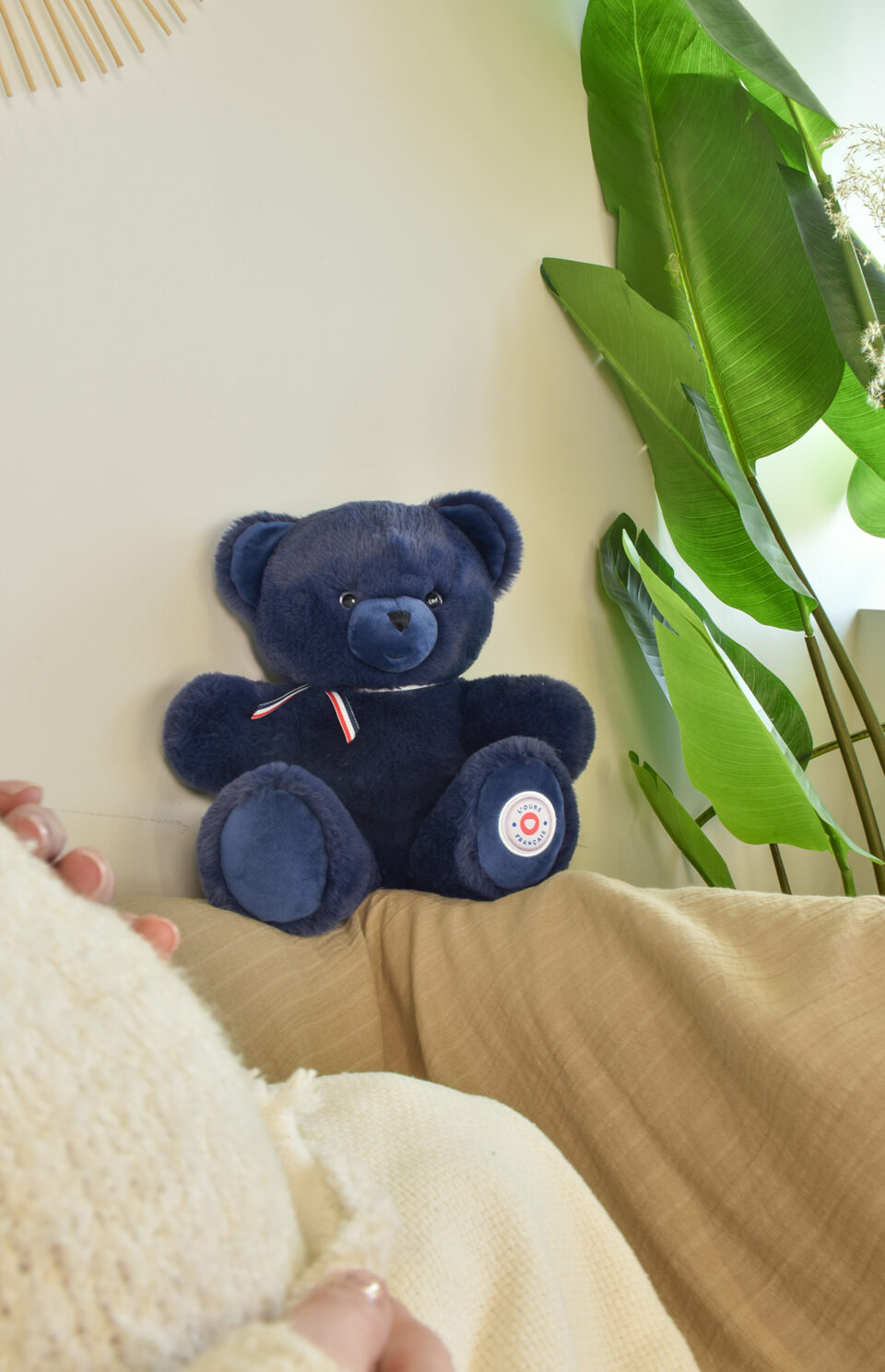 Cadeau de naissance ours bleu 35 cm made in France avec articulation Fleximoov®
