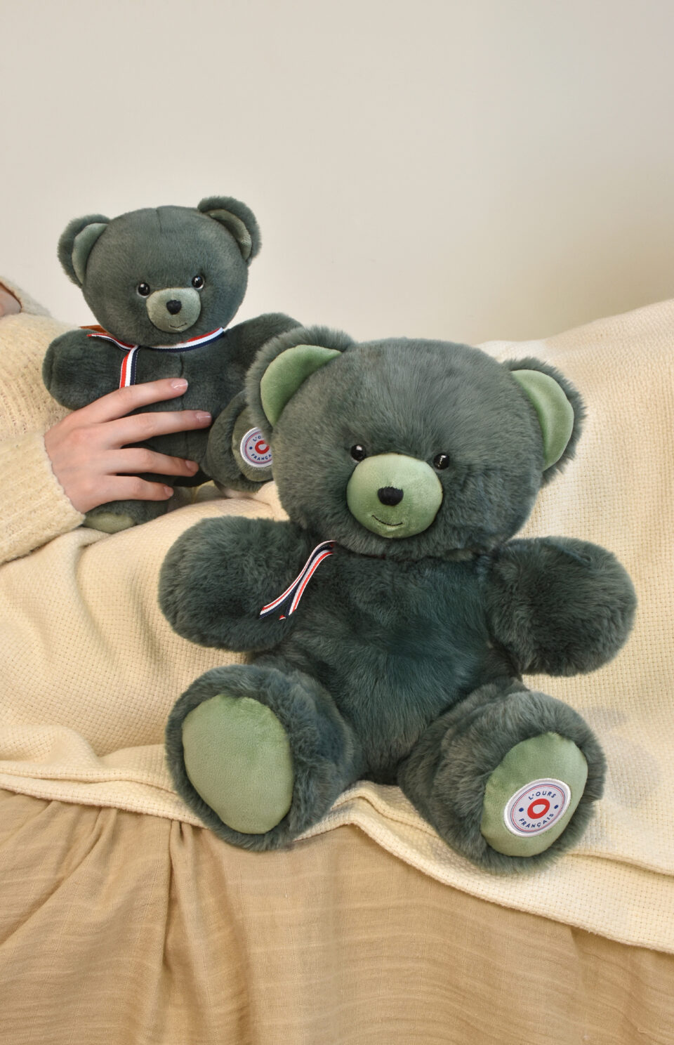 L’ours Maïlou Peluche Verte 35 cm – Articulé Made in France